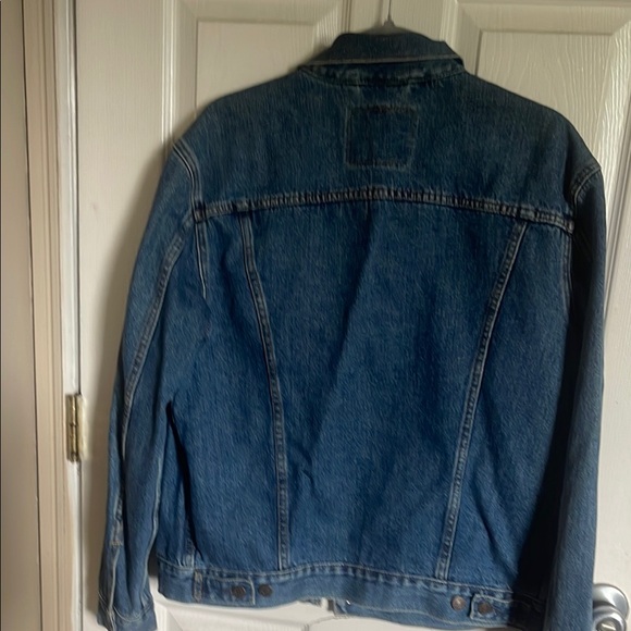 Levi's Classic Blue Jean Jacket - Picture 3 of 6